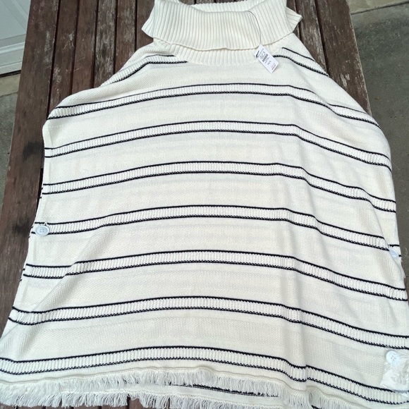 NWT poncho - Picture 3 of 13